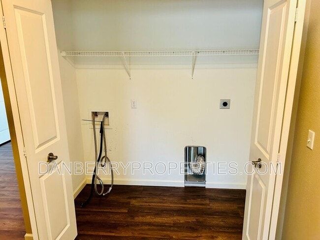 Building Photo - 1429 River Park Ln