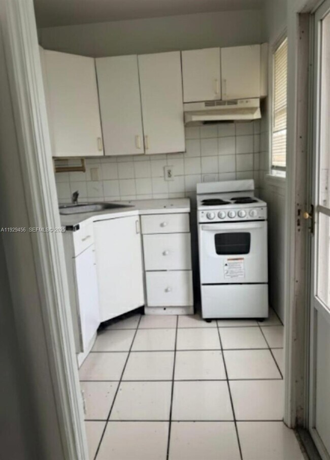 Building Photo - 1820 Funston St