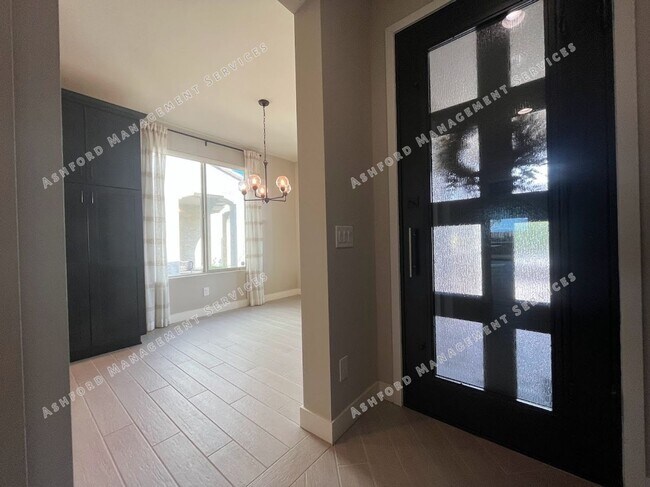 Building Photo - BEAUTIFUL 3 BEDROOM 2 BATHROOM HOME IN PEORIA