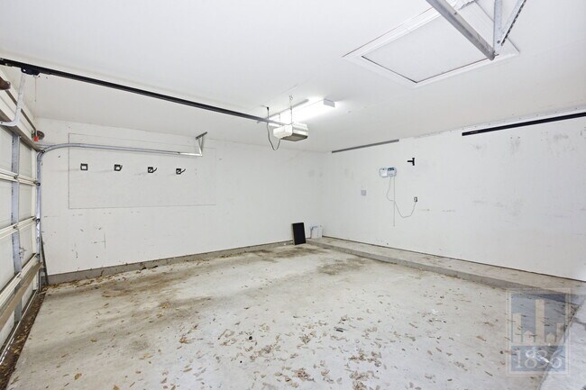 Building Photo - 6624 Nusser Ln