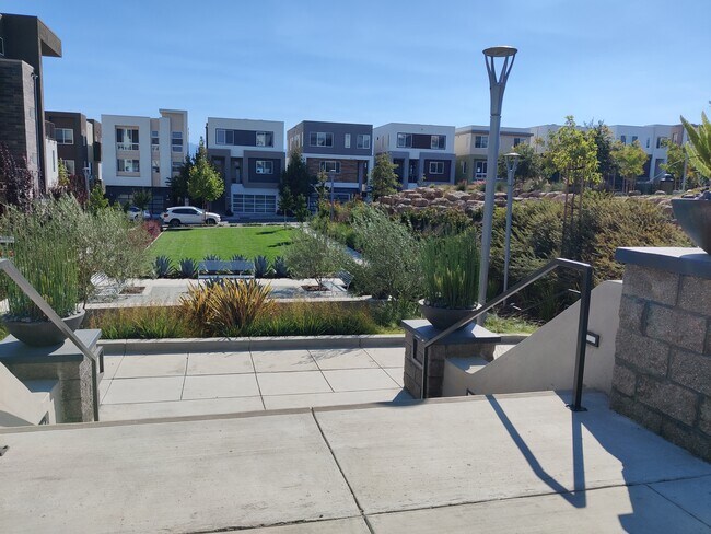 Building Photo - 241 Llano De Los Robles Ave