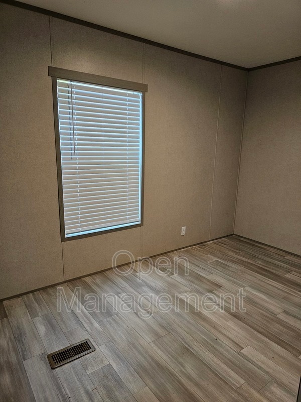 Building Photo - 16 English Village Park