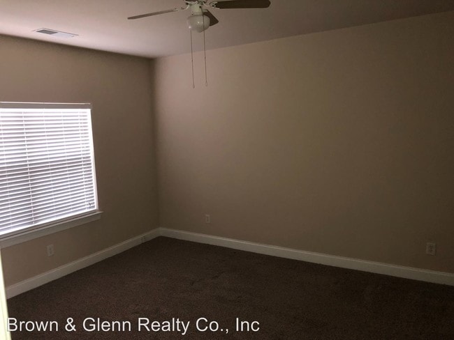 Building Photo - 3 br, 2 bath House - 4820 Water Ct.
