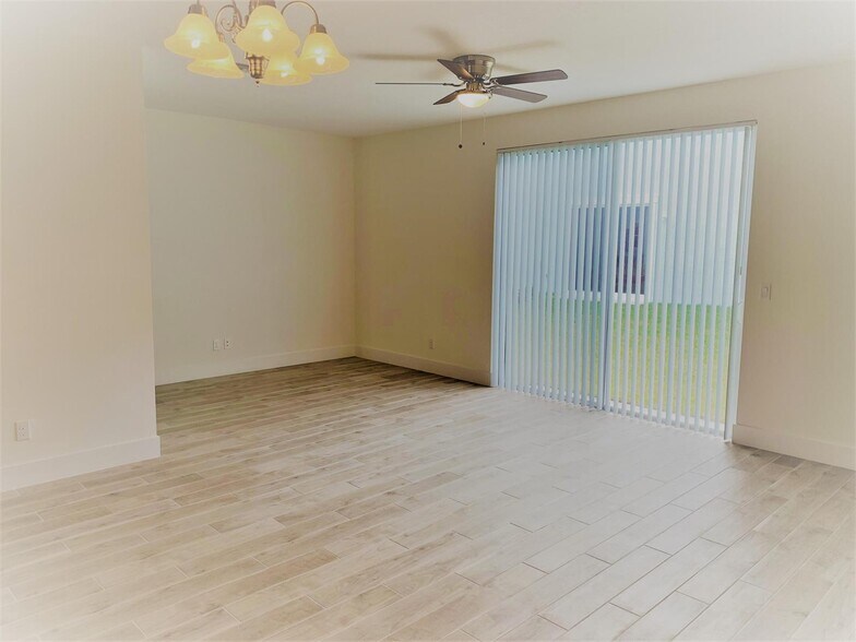 Building Photo - 210 Osprey Cir