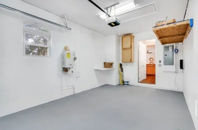Building Photo - 3/2.5 Mediterranean Style Townhome