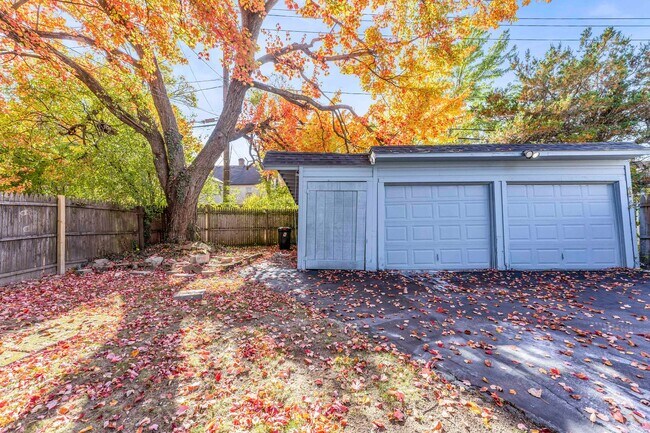 Building Photo - Beautiful Home in the Heart of Cleveland H...