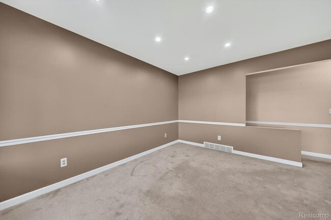 Building Photo - 11223 Hemlock Dr