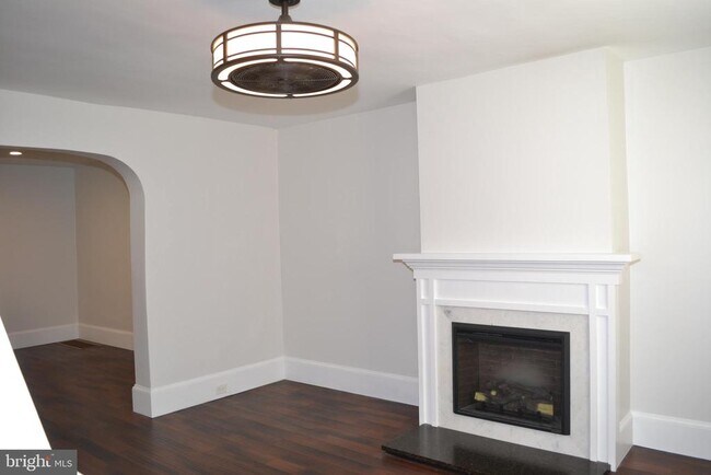 Building Photo - 123 S Matlack St