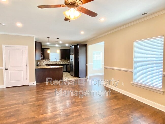 Building Photo - 711 Childs Ave