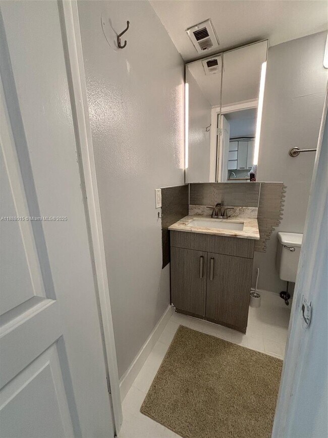 Building Photo - 1817 S Ocean Dr