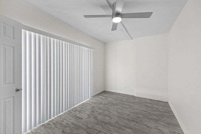 Building Photo - 5431 Mary Ln Dr