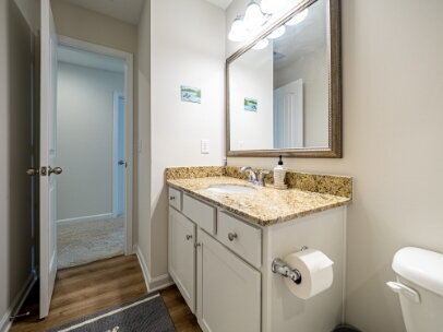 Building Photo - HUGE Owner's Suite!