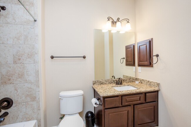 Building Photo - 7339 Chatham Green Dr