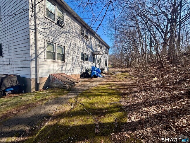 Building Photo - 69 Oak Ridge Dr