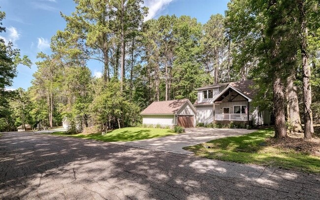 Building Photo - 70 Green Tree Dr