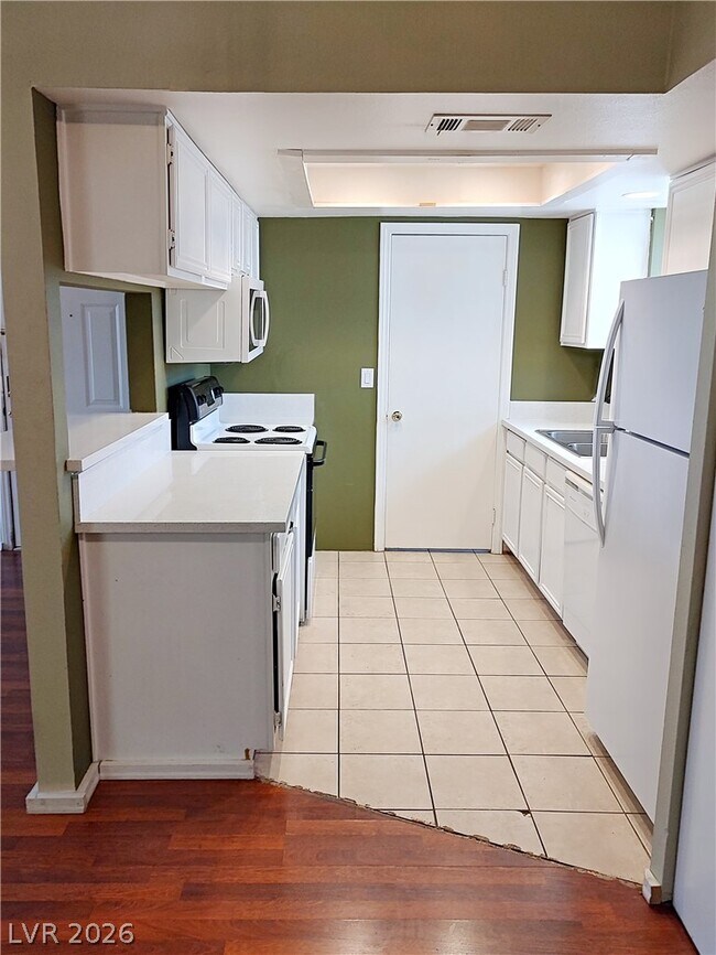 Building Photo - 5350 Rod Ct