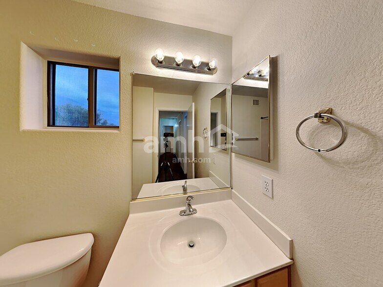 Building Photo - 11439 E Persimmon Ave