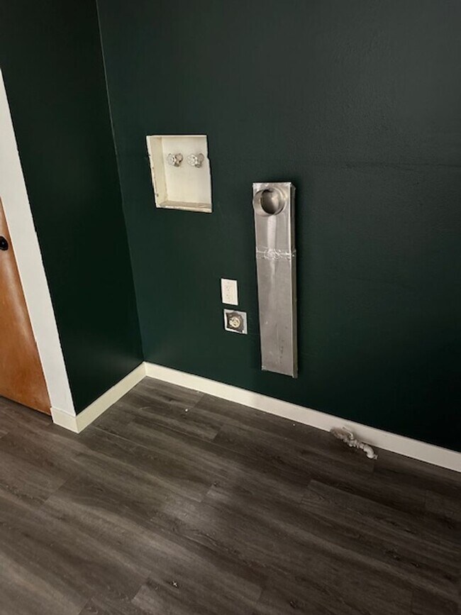 Building Photo - 494