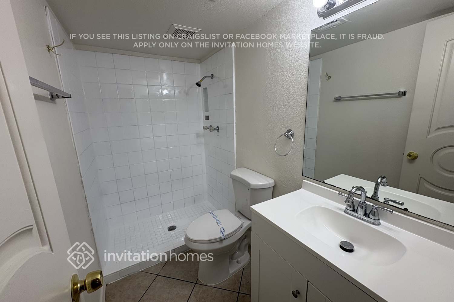 Building Photo - 7727 W Reade Ave