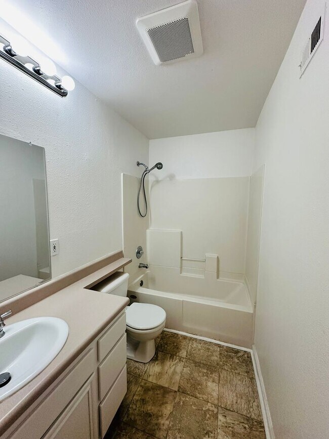 Building Photo - 7370 Minerva Dr