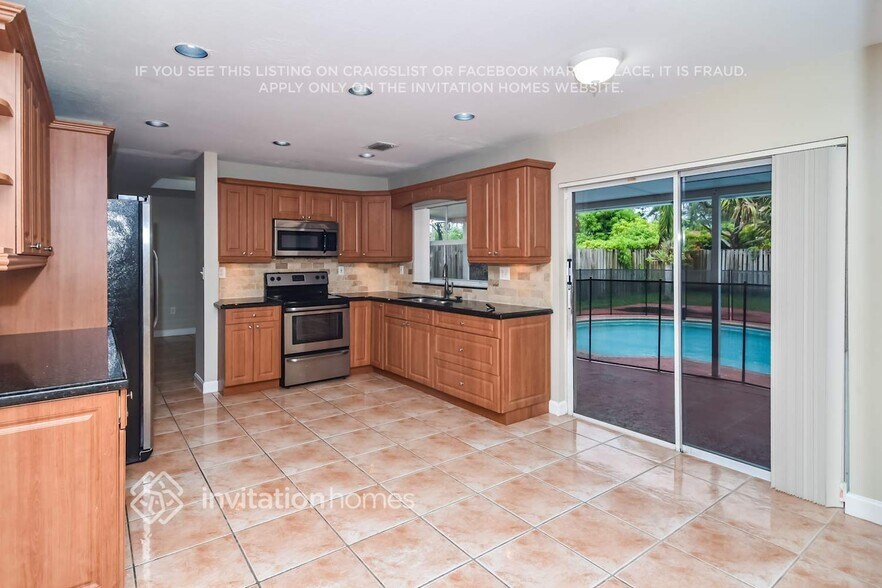 Building Photo - 1121 NW 129th Pl