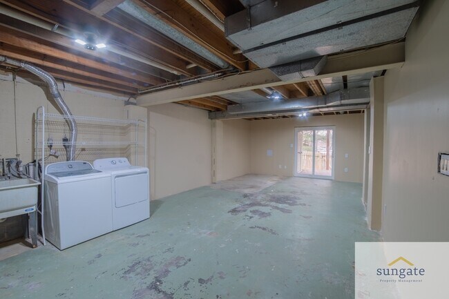 Building Photo - 5 Grandee Ct