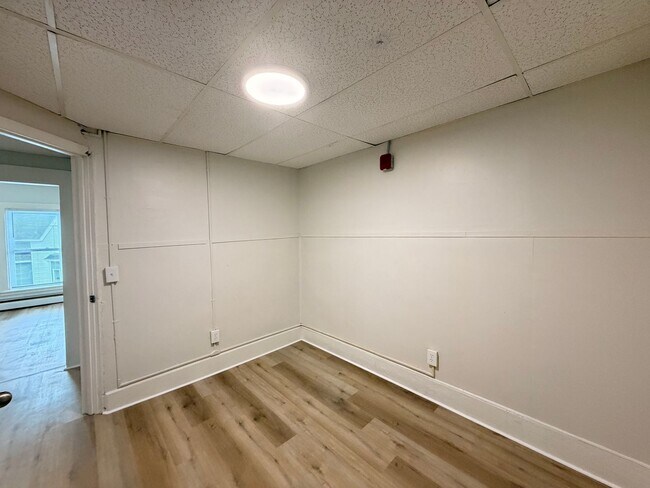 Building Photo - 407 Milton St