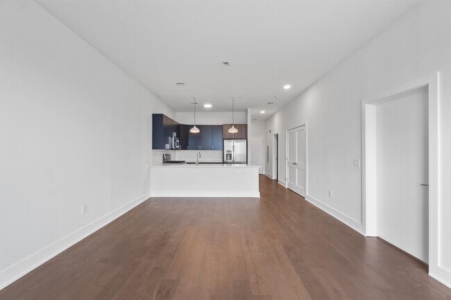 Building Photo - 260 Ave E