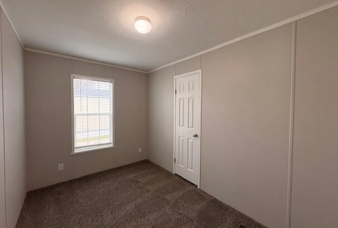 Building Photo - 417 Chevalier Dr