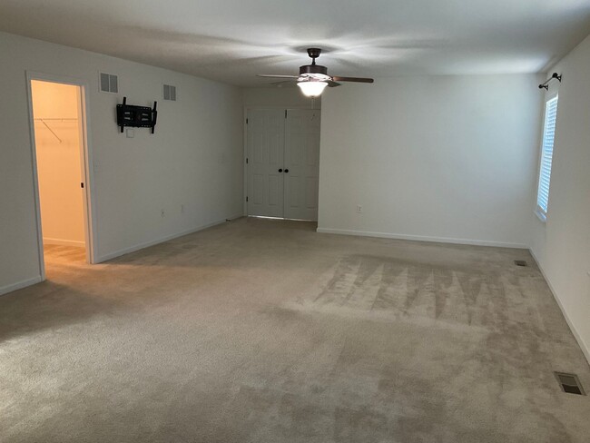 Building Photo - 104 Forest Oaks Dr