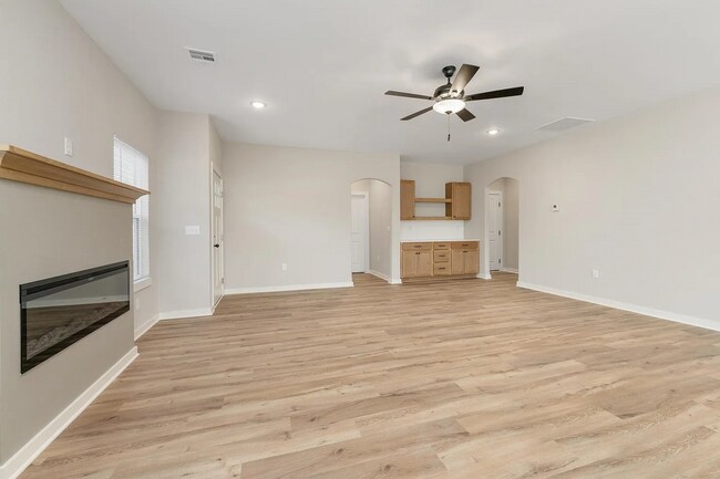 Building Photo - 2123 E Elk Rdg Ave