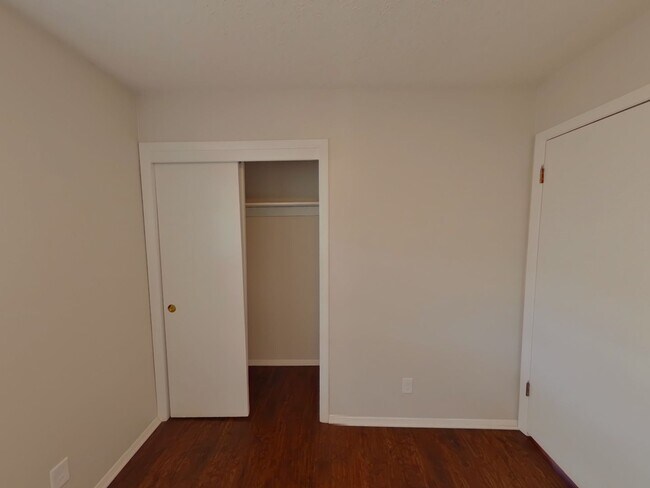 Building Photo - 951 S Longfellow Ln