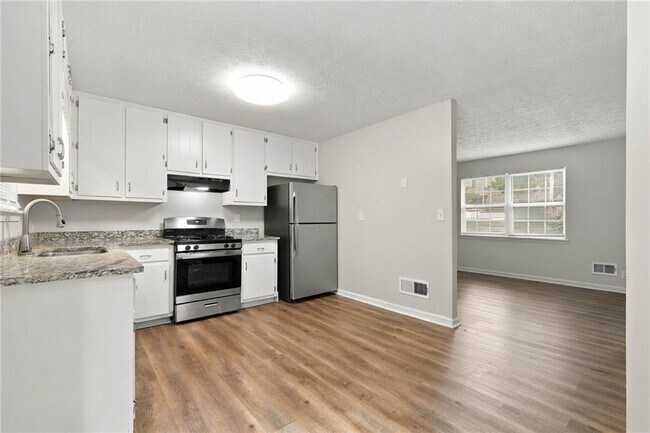 Building Photo - 2741 Oxford Dr