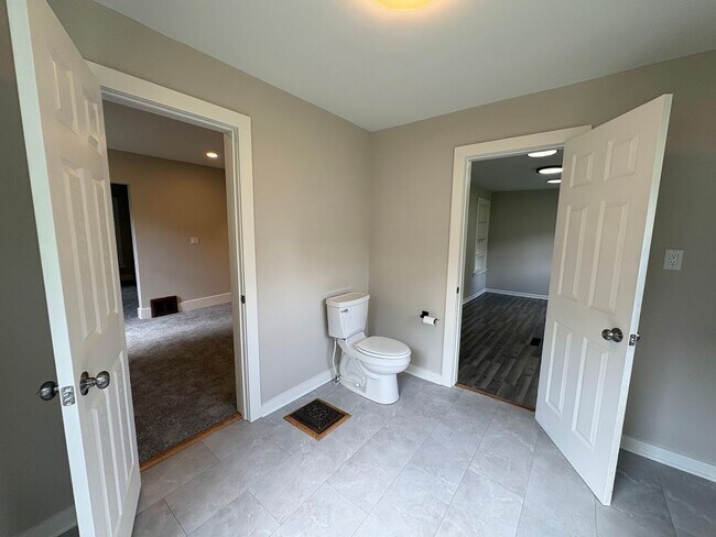 Building Photo - Three bedroom 1 1/2 bathroom single family home for rent