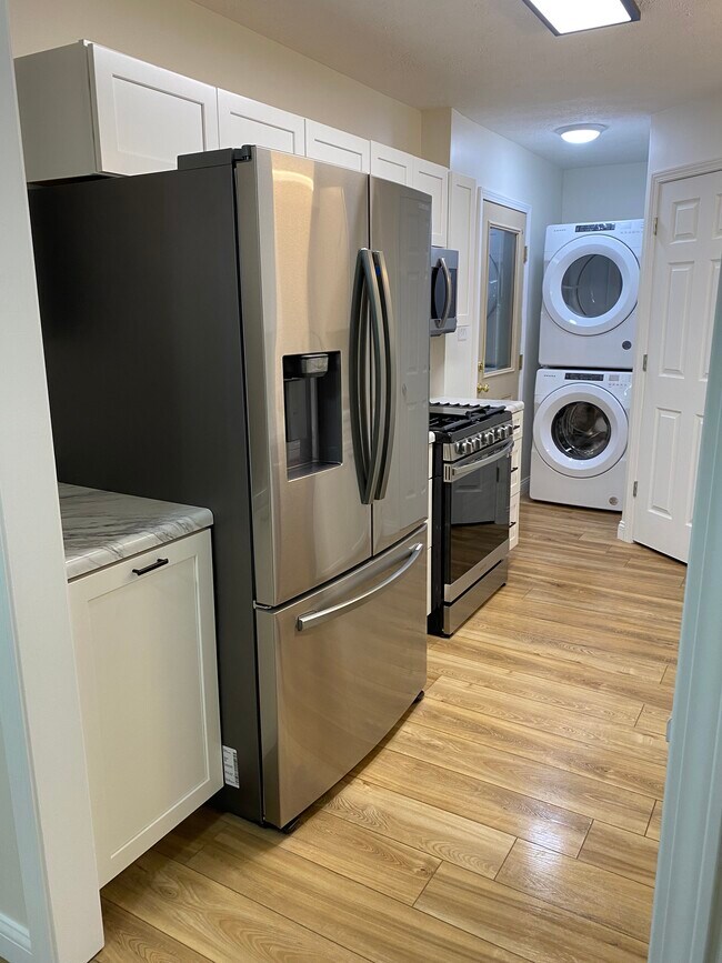 In Unit Washer/Dryer - 183 Fountain Pl