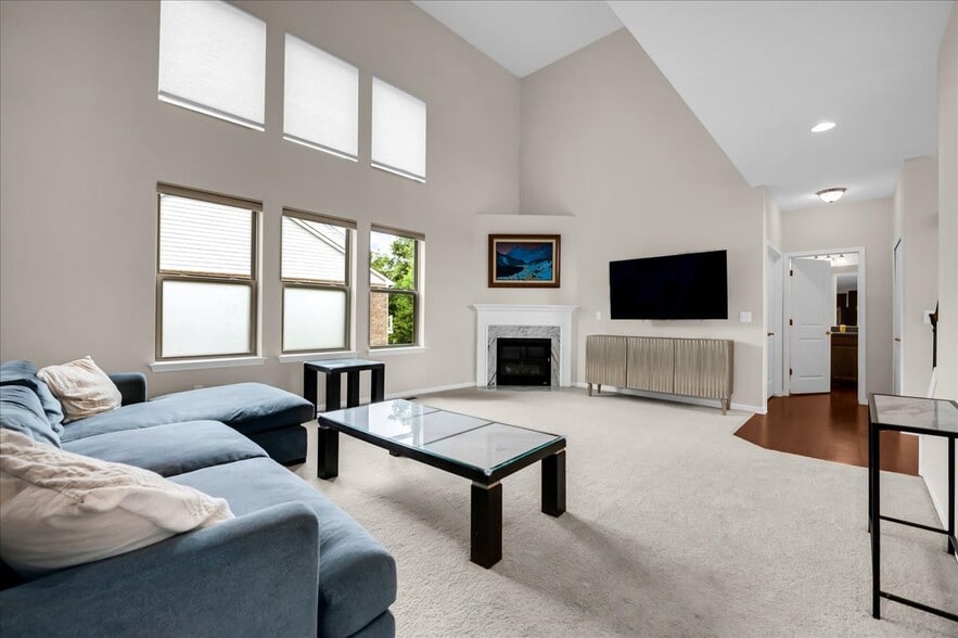 Building Photo - 41761 Steinbeck Gln
