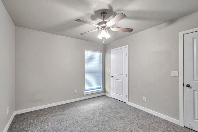 Building Photo - 1306 E 94th St