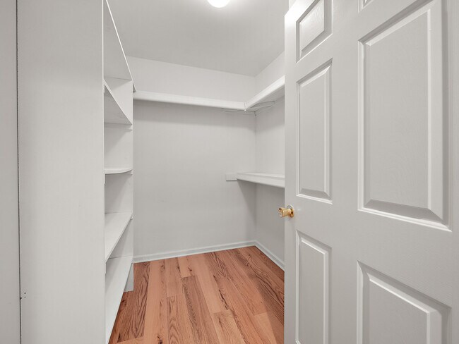 Building Photo - 50247 Cheltenham Dr