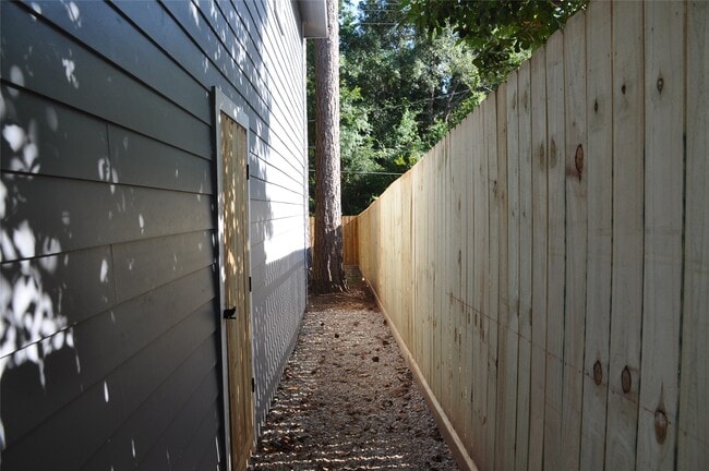 Building Photo - 926 Queenswood St
