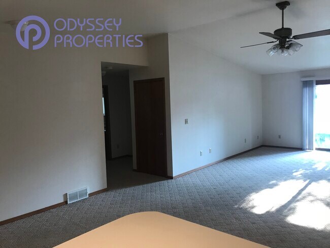 Building Photo - 2905 N Oneida St