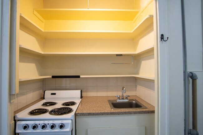 Building Photo - Top Floor Corner Flat in GORGEOUS 1886 Nob...