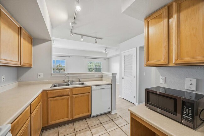 Building Photo - 1195 Villagio Cir