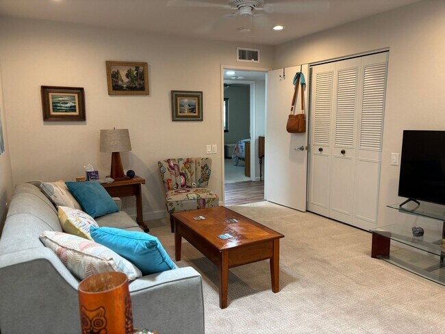 Building Photo - Beautifully updated 2 bedroom with large den/office area. In Leisure World a 45+ Active Adult Res...