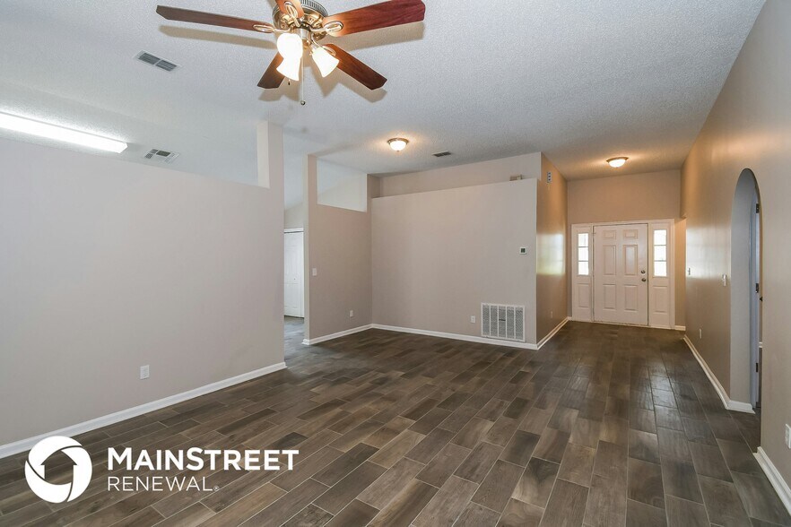 Building Photo - 1693 Spring Branch Dr W