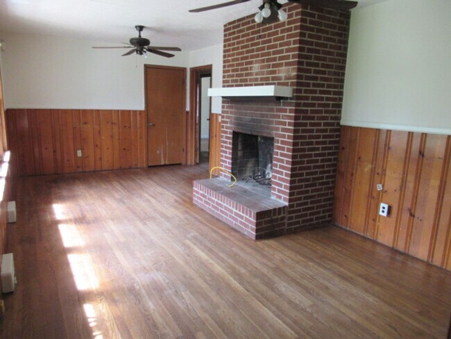 Building Photo - 131 Frances Pl