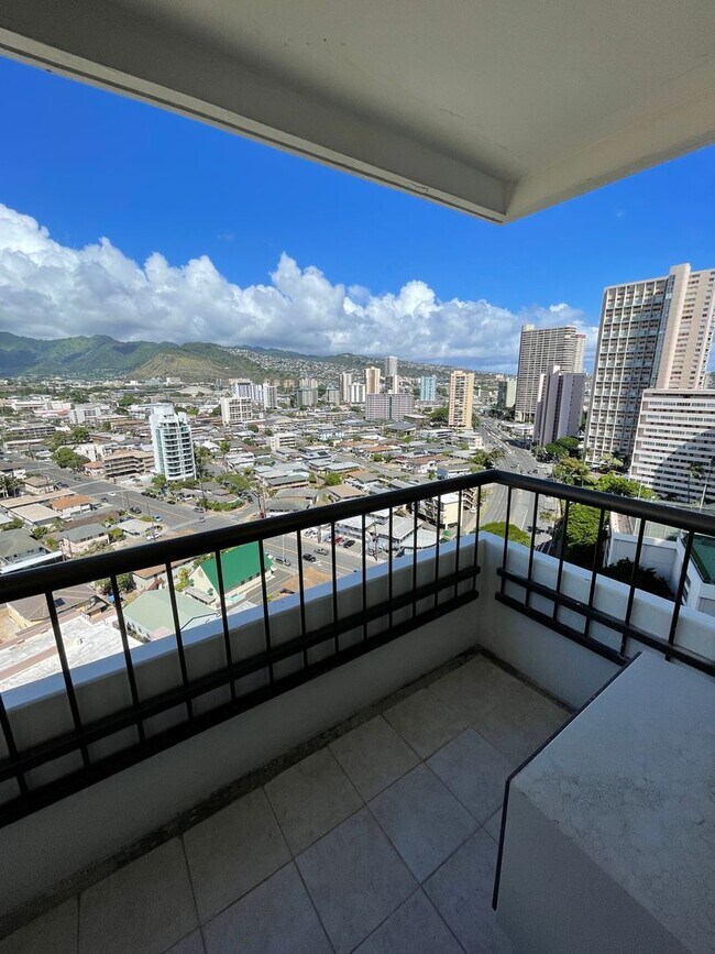 Building Photo - 2 Bed 2 Bath 1 Parking at Marco Polo Apart...