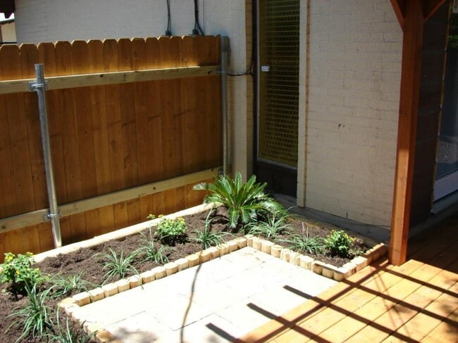 Building Photo - 4715 Red River St