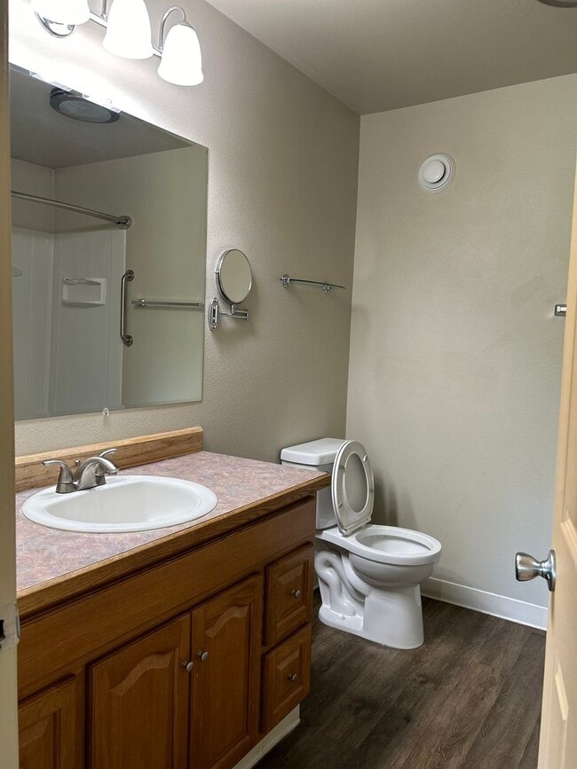Building Photo - Century 21 Gold Rush - 3 bed, 2 bath (North Pole)