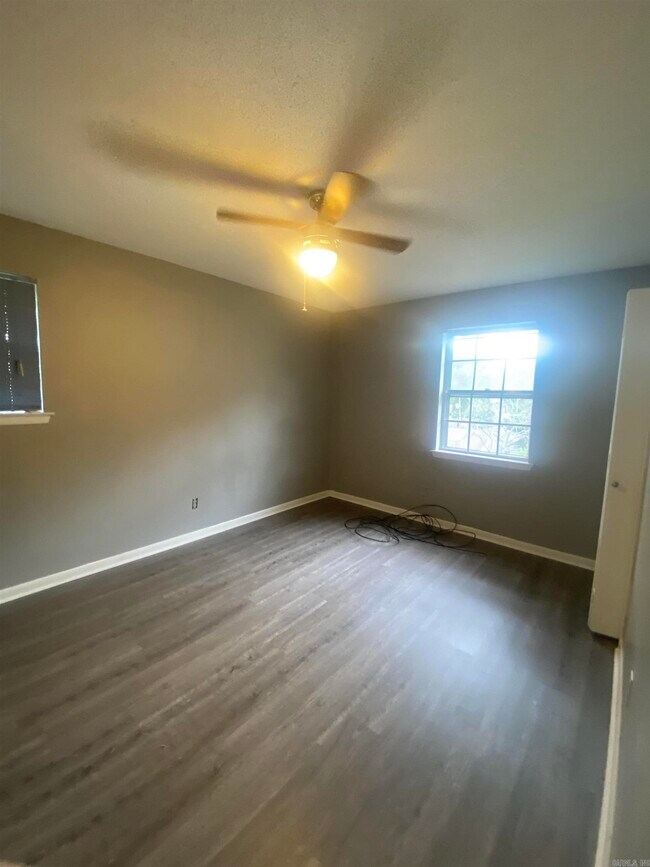 Building Photo - 318 Alamo Dr
