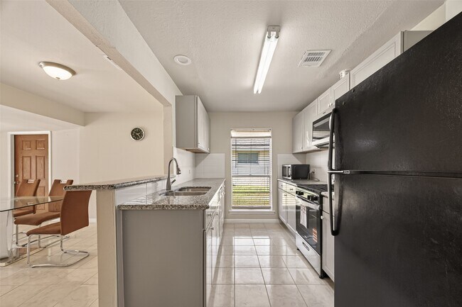 Building Photo - 12006 New Brunswick Dr